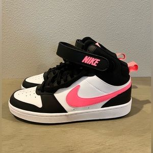 Nike Girls' Court Borough Mid 2 Shoes